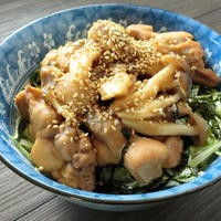 黄金比の酸味がきいたソースが旨い！照り焼きチキン丼