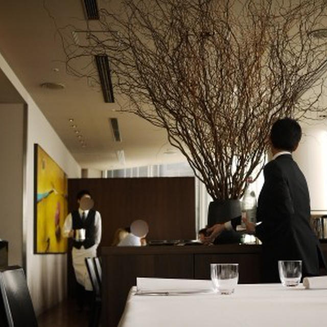 「TWO ROOMS GRILL | BAR」のエッグベネディクト