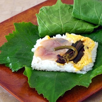 ぶどうの葉寿司
