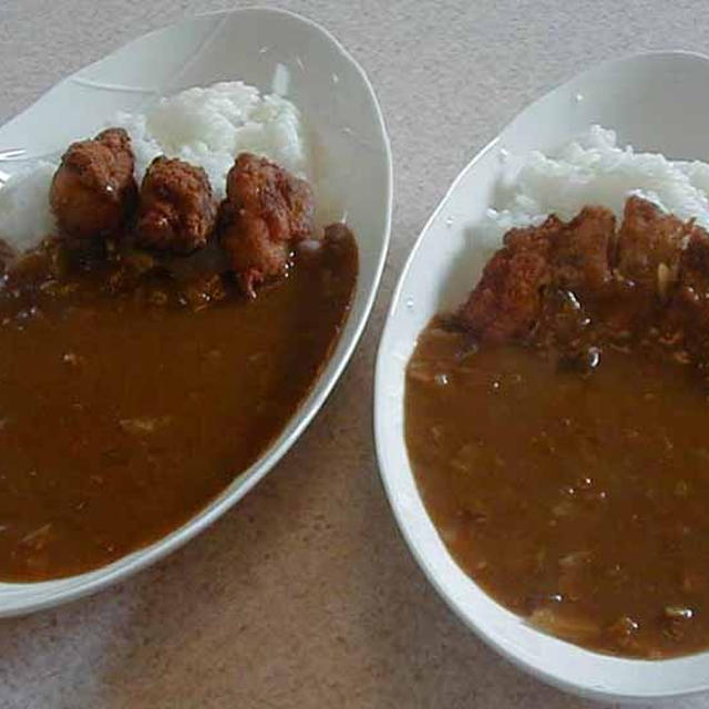 カツカレーとチキン唐揚げカレー