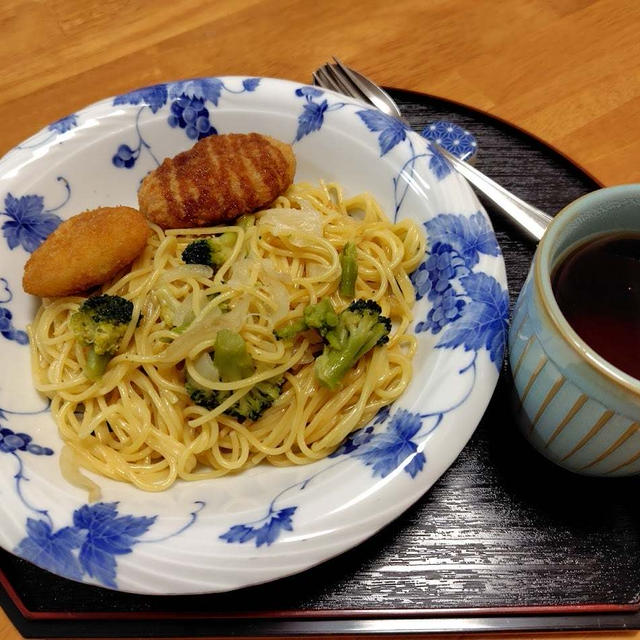 パスタとコロッケとささみカツ