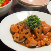 鶏もも肉とれんこんの煮物　隠し味のウスターソースでコクＵＰ！　　ミモザポテサラ　　ブロッコリーのチーズ焼き