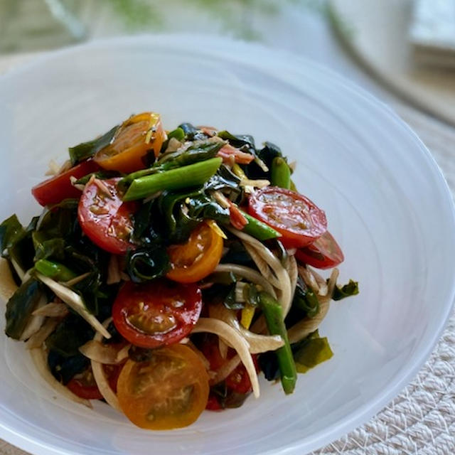 「わかめの日」に〜野菜たっぷりカラフルわかめサラダ