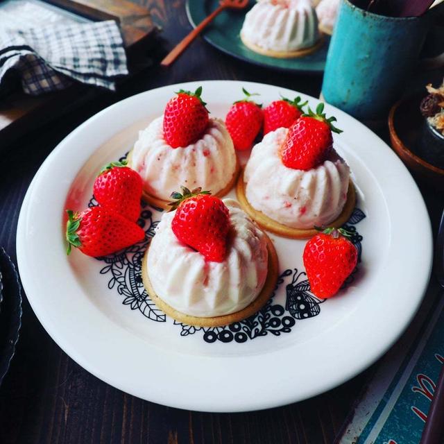 型出し失敗（汗）生クリームなしでさっぱり爽やか❤いちごのマーブルレアチーズ❤と、レアチーズ色々〜