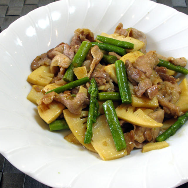 ■豚肉とたけのことアスパラのチンジャオロース風