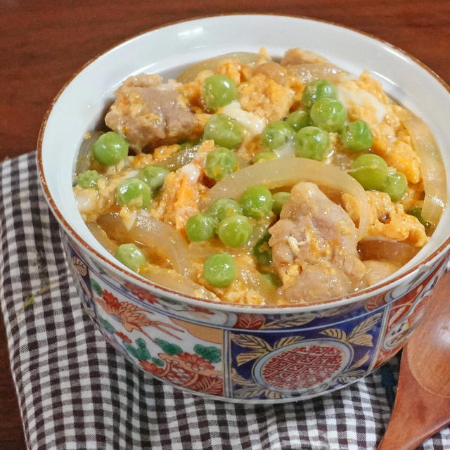 ふっくら えんどう豆の卵とじ！ふわとろ春の親子丼