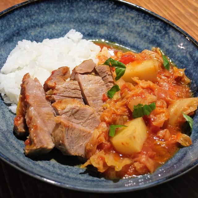 豚肉とキャベツのトマトソース煮