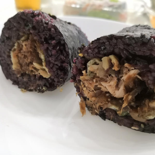 【台湾】青島飯糰（チンダオファントァン）＠紫米を使った台湾おにぎりで屋台な朝食を！黒米飯糰ナンバーワン的な人気。