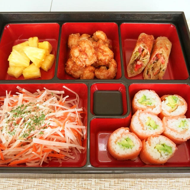 サーモン寿司ロールのお弁当ディナー