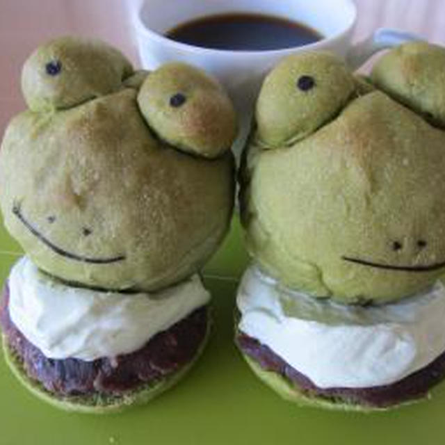 抹茶とあんこのカエルマリトッツォ♪