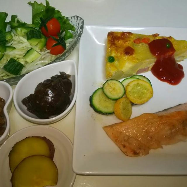 鮭のムニエルとスパニッシュオムレツ☆(´∀｀*)