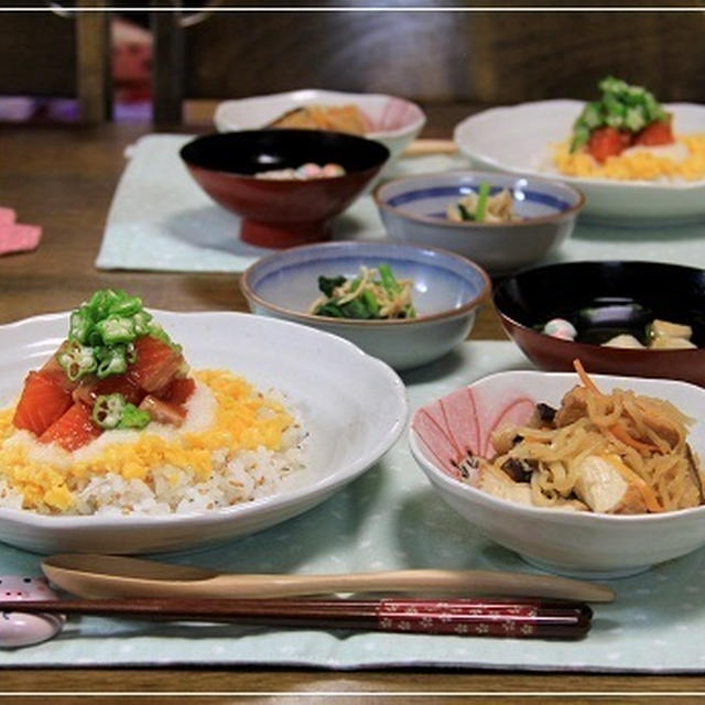 とろろサーモン丼　桜咲く♪