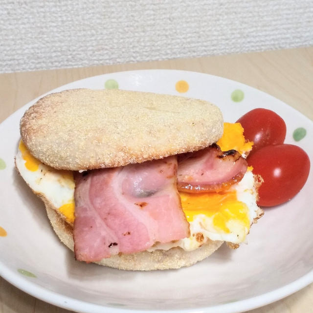 カフェ気分☆がんばったモーニング〜ベーコンエッグマフィン＆アイスコーヒー！