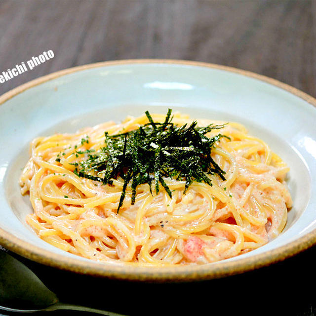 定番の味が人気ですね「明太クリームパスタ」＆「本日は自宅で新聞撮影です」