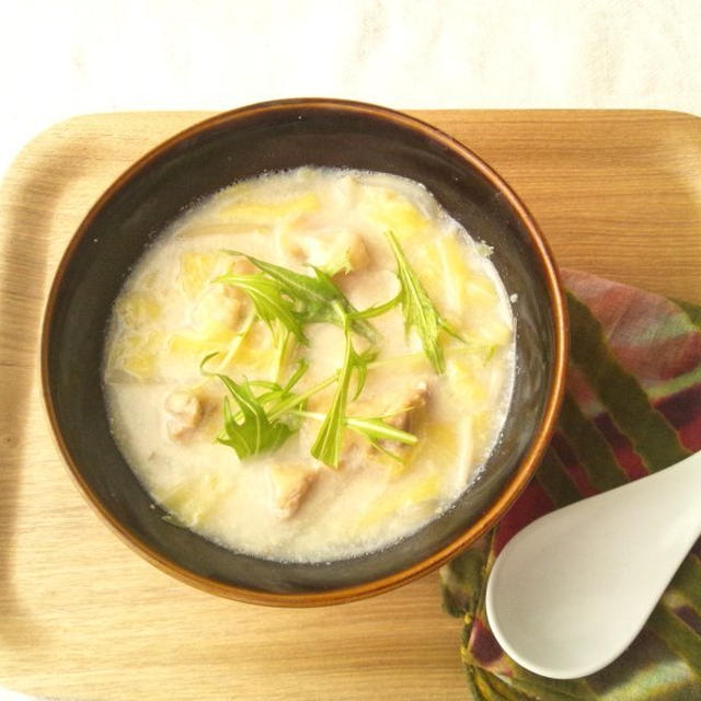 野菜と鶏肉の、胡麻豆乳スープ