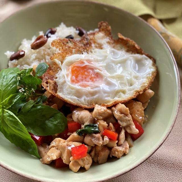 本格タイ料理 | 鶏もも肉とバジルのガパオライスのレシピ・作り方