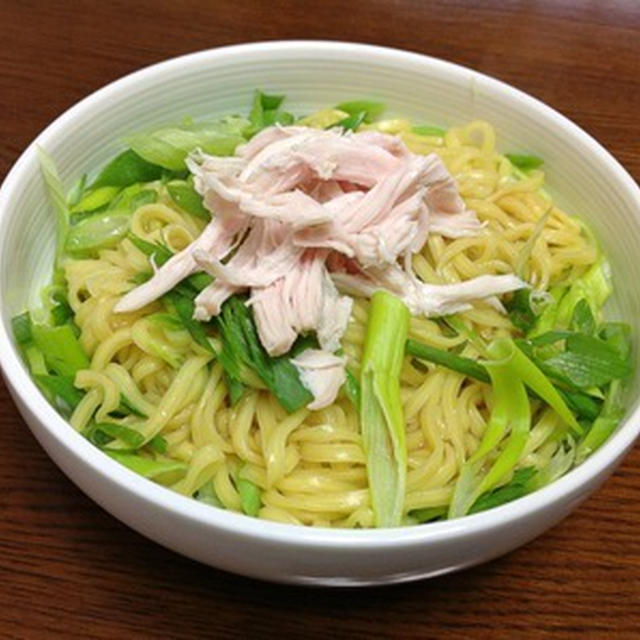 今日のお昼は「ひる麺 ねぎを加えて和える 鶏塩ラーメン」