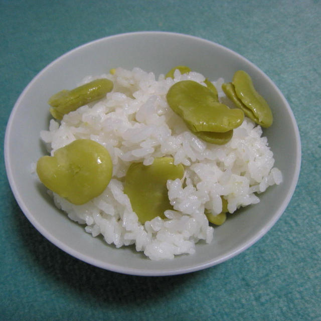 旬を美味しくいただきました。（そら豆ごはん）