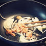 ツナ缶と玉ねぎとトマト缶とスパゲティを一緒に茹でるだけの「ツナトマスパ」が超カンタンでうまし！
