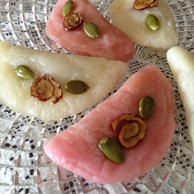 韓国の伝統餅菓 「ファジョン（花煎）」と「ブクミ」。