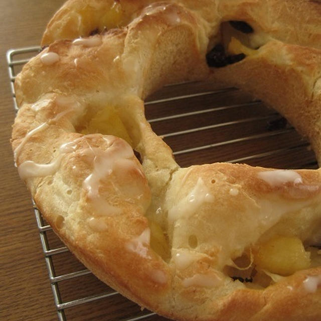 パイン缶とレーズンのパン