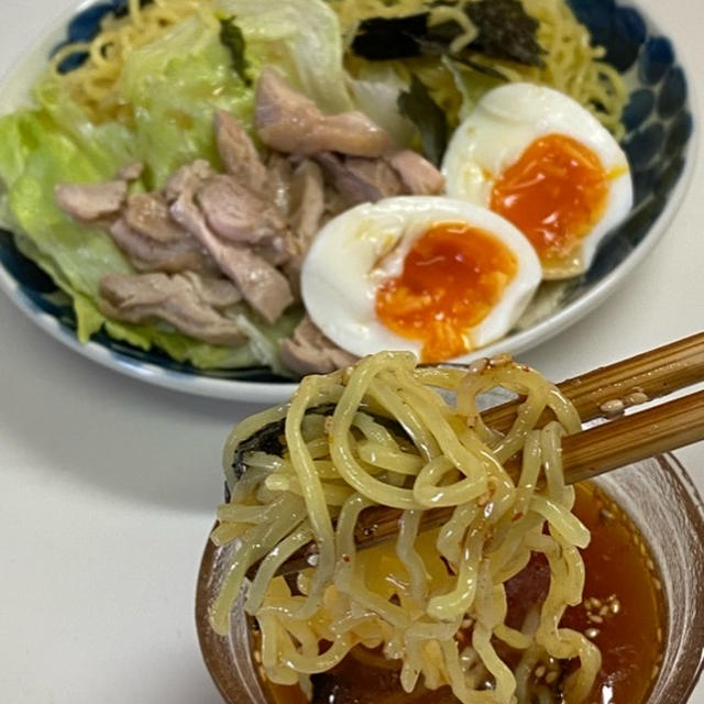 昼ごはんは、ピリ辛つけ麺