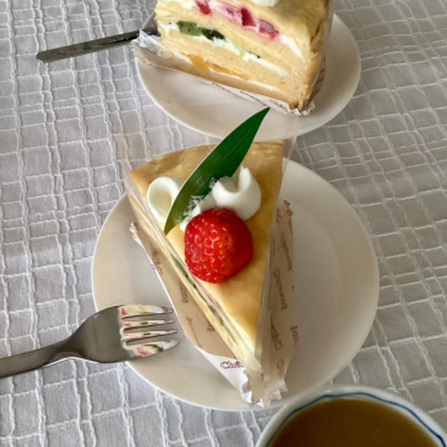 ケーキも食べてます