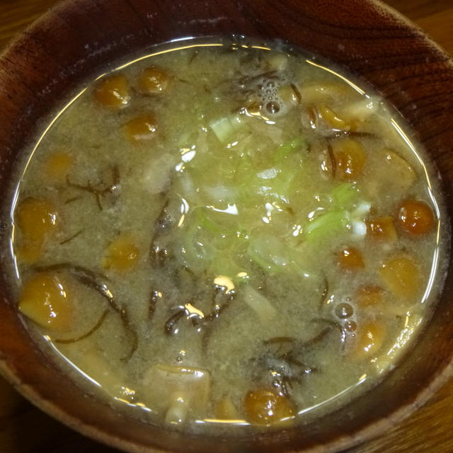 もずくとなめこの味噌汁