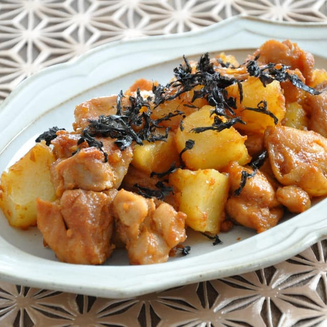 ピリ辛味がやみつきになる！「鶏肉とじゃがいもの韓国風炒め」