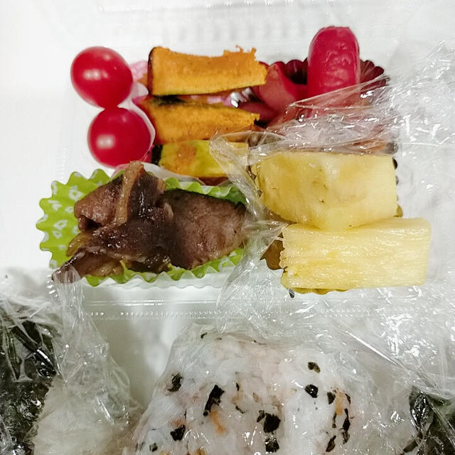 １１月２２日(月)のお弁当　困った時の牛焼き肉