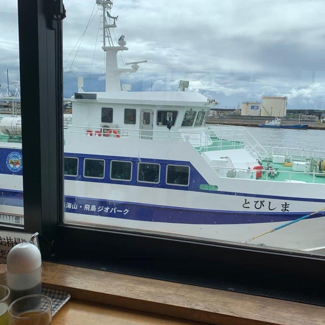 酒田市　海鮮丼屋とびしまのお料理はイキガヨクテボリュームがあって美味しい！