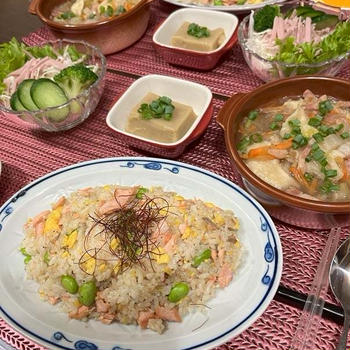 【おうちごはん】残り物ばかりの食卓！【鮭チャーハンde夕食】。と【おつまみ】と、【息子弁当】と。