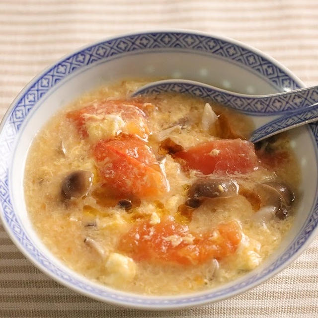 旨味たっぷり～ふわふわ卵とトマトのスープ (レシピ)