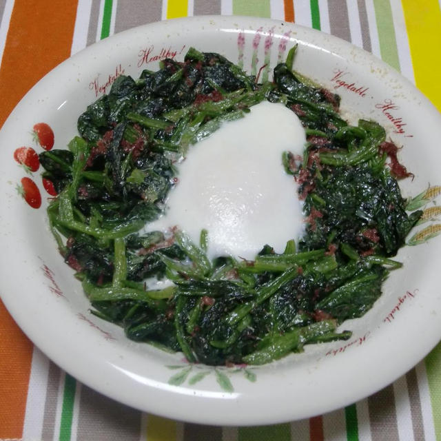 雨ときどきくもり　　ほうれん草とコンビーフの卵とじ焼き