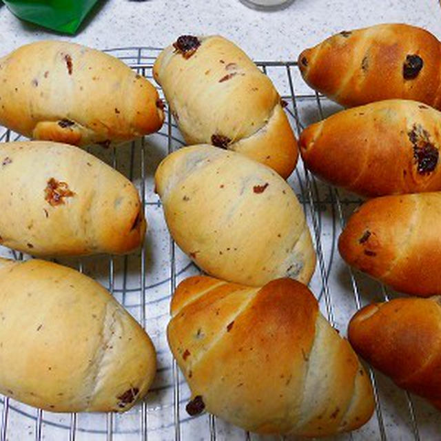 レーズンロールパン　　ガスと電気オーブンの焼き具合