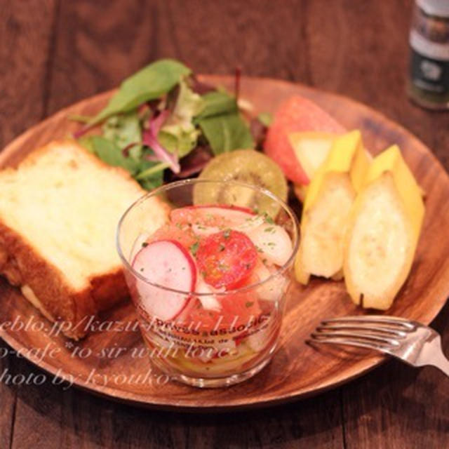 朝カフェ☆さわやかすっきり・ビタミンたっぷりグレープフルーツと新玉ねぎのスパイスサラダ（レシピ）