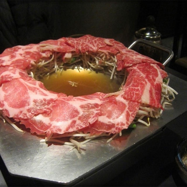 インパクト大！鉄板しゃぶしゃぶ☆食べ放題プランもあります（一蓮 新宿東口店）