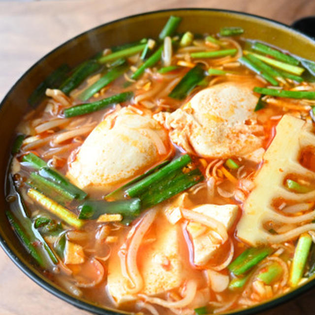 痺辛麻辣豆腐スープ。具だくさんで栄養豊富なおかずスープ。