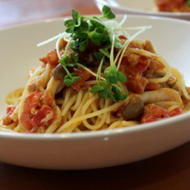 トマトとシメジとツナのスパゲッティ