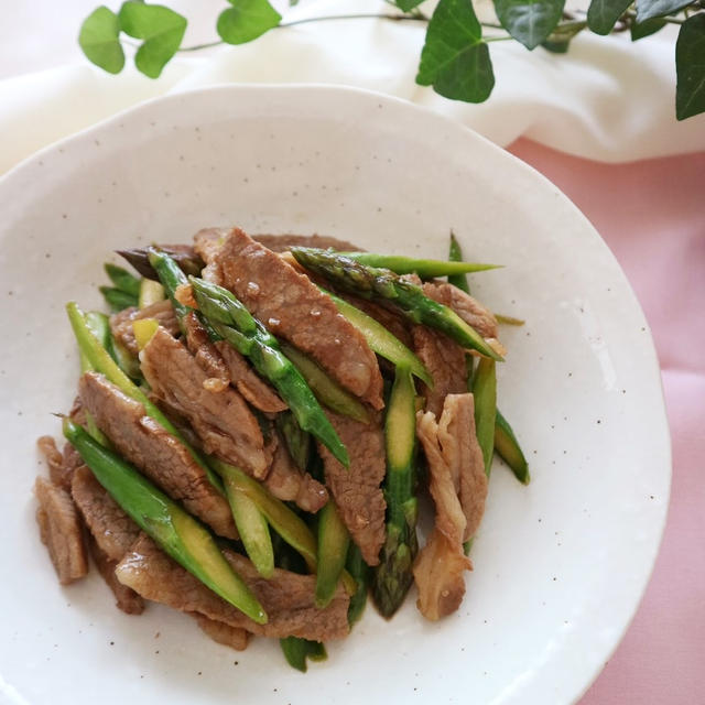 ごはんがすすむ♡牛肉とアスパラのオイスター炒め