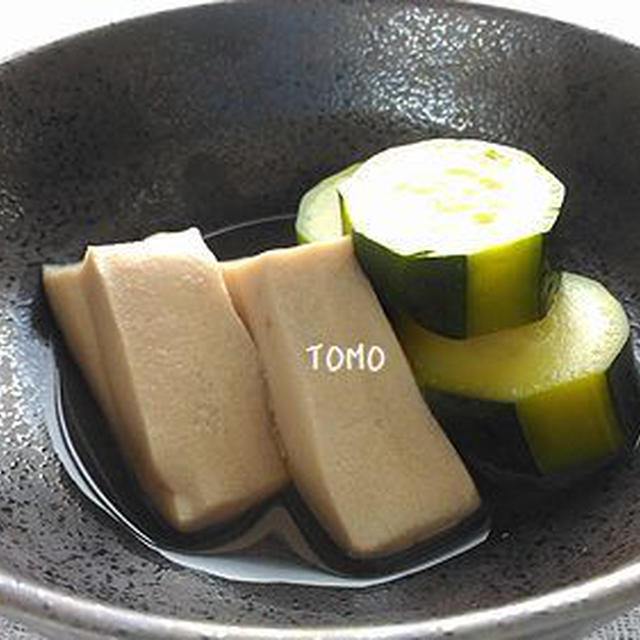 あと1品に♪麺つゆで簡単！高野豆腐とズッキーニの煮物