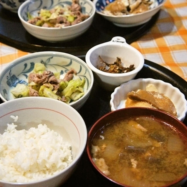 未だ解除されない大雪警報とお昼ごはん