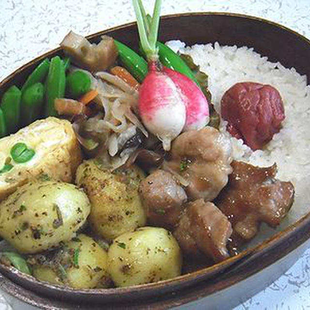 新じゃがのハーブ炒め弁当。抱っこされるあんこ