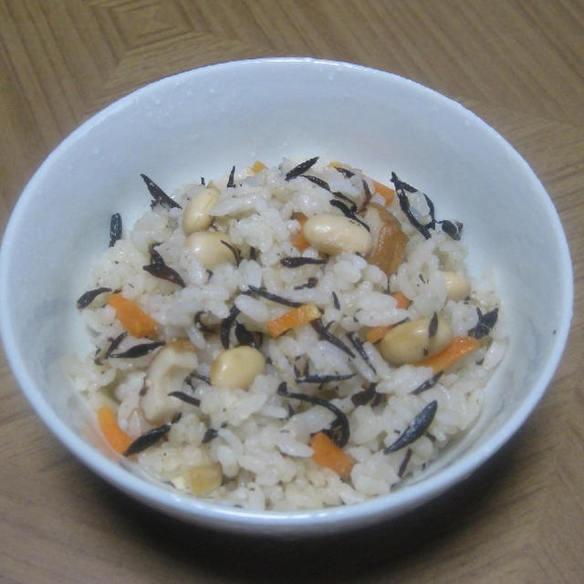 豆乳入り炊き込みご飯(ソイライス)・煮豆