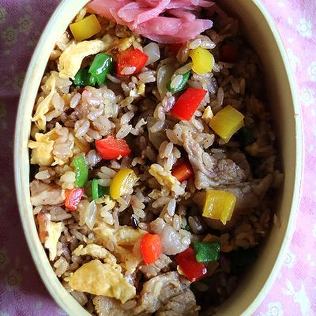 豚肉たっぷりカラフルチャーハン弁当