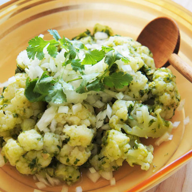 野菜とレモンでWビタミン効果♪カリフラワー香菜アボガドレモンソース和え