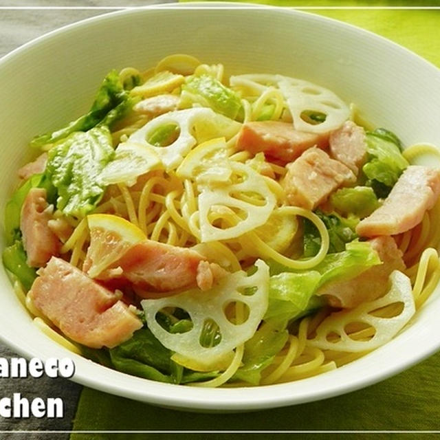 レモン風味でさっぱり。れんこんとレタスのパスタ