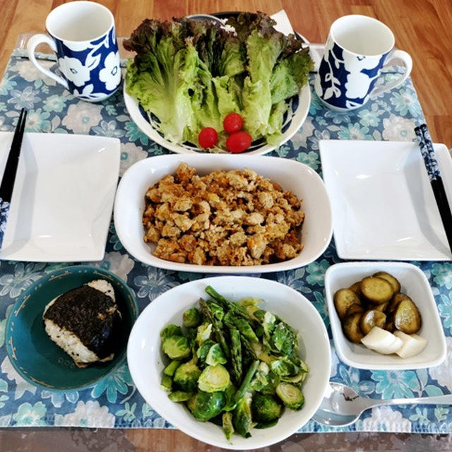 普通の日 ～ 鶏ひき肉味噌をサニーレタスで包んで