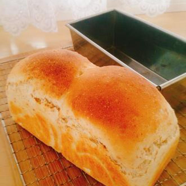 全粒粉の白ごまパン♪全粒粉白ごまチョコチップロール♪