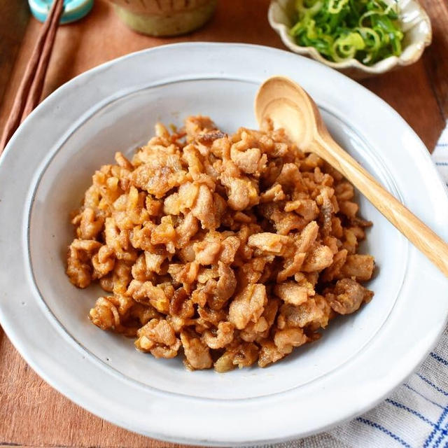 豚こまで食べ応え【豚こまでしょうが味噌そぼろ】10分／冷蔵７日／フライパン